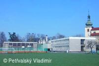 Pohled na školu z jihu