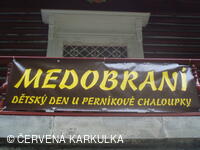 Medobraní s dětským dnem u Perníkové chaloupky 2011