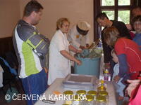 Medobraní s dětským dnem u Perníkové chaloupky 2011