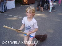 Medobraní s dětským dnem u Perníkové chaloupky 2011